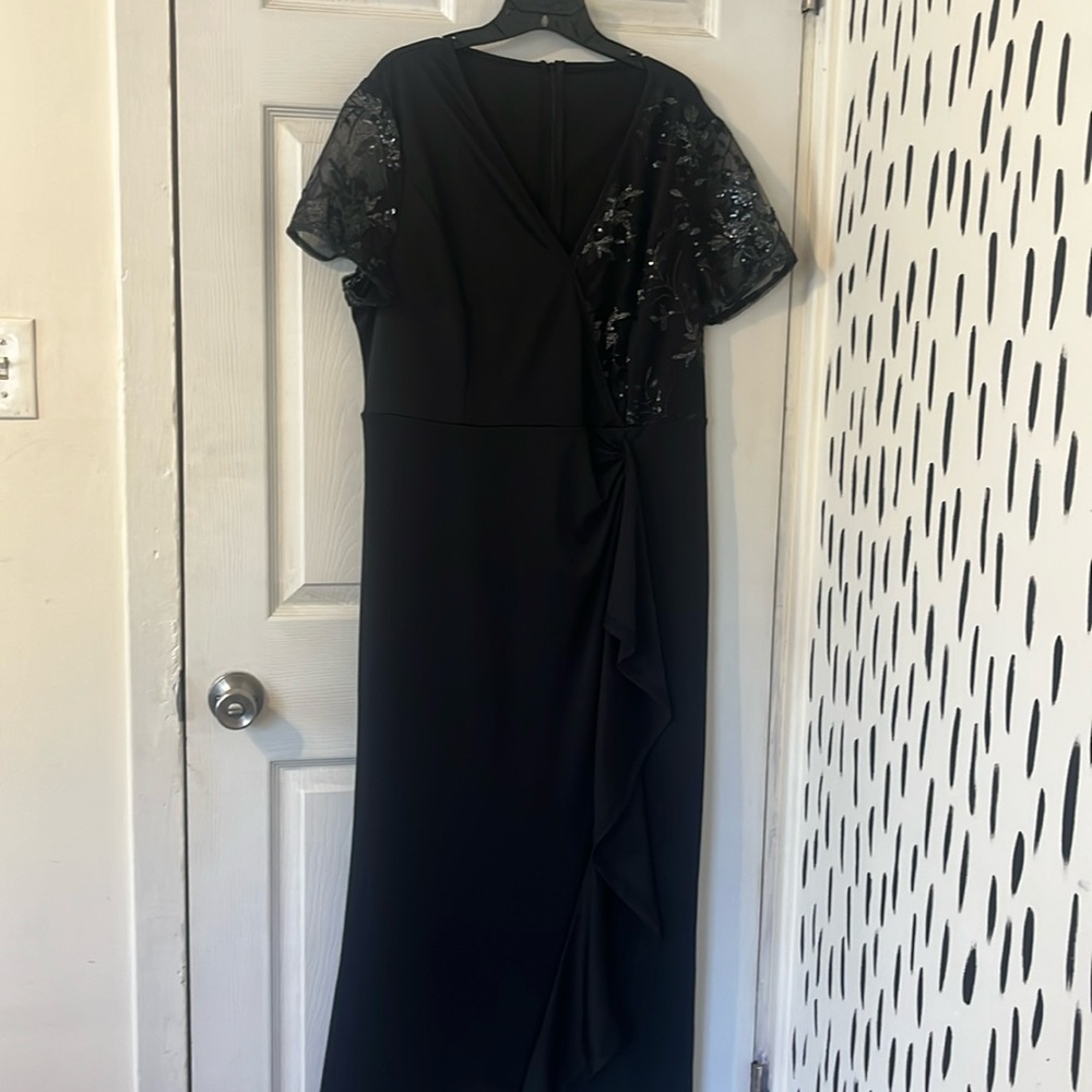 Beautiful Black formal dress. Size 2xl